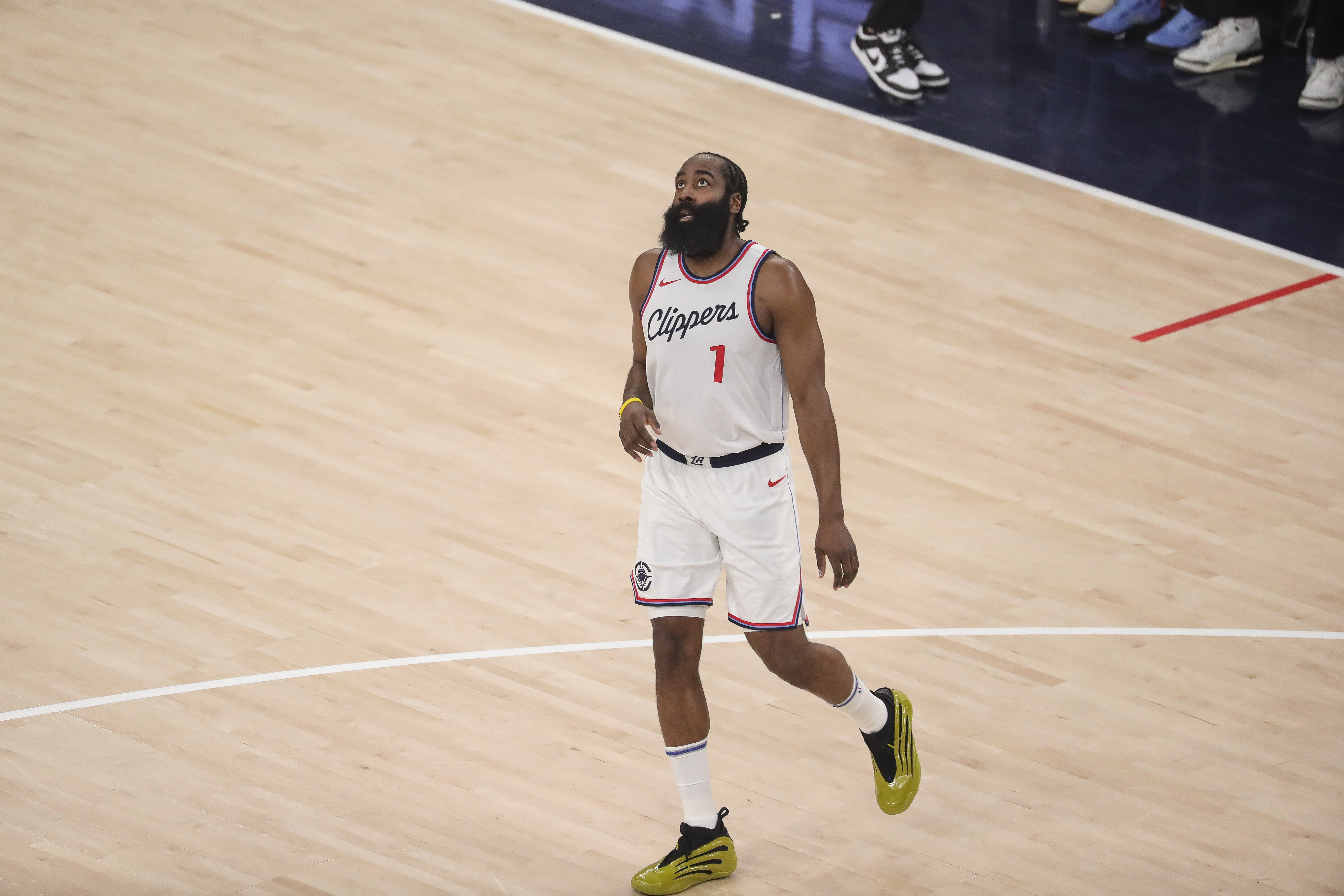 哈登迎来五赛季出色发挥，SKT观众热烈欢呼！