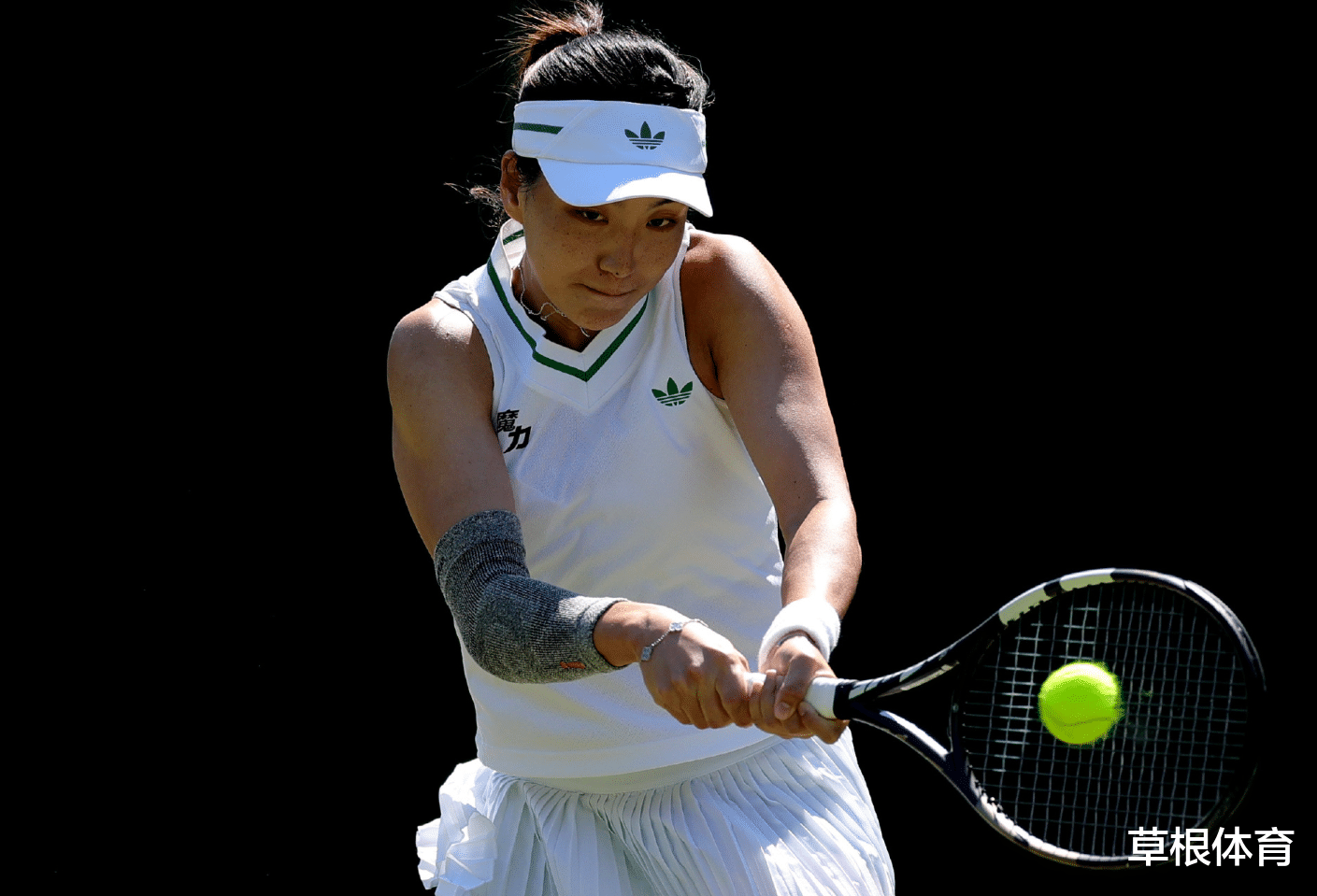 爱游戏中国-莎拉波娃新星晋级下一阶段表现突出，勇士前途光明！-爱游戏中国