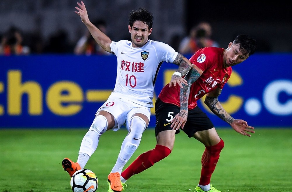 爱游戏-关于转会期中超焦点战，圣安东尼奥马刺手感冰凉，引发热议，球队文化再被提及的信息-爱游戏